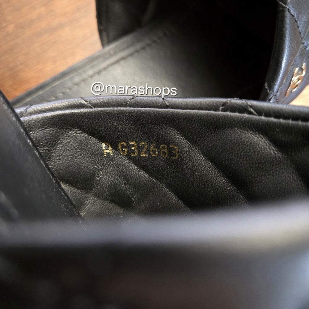 Chanel 2017 Interlocking CC Logo Mules - Picture 8 of 10